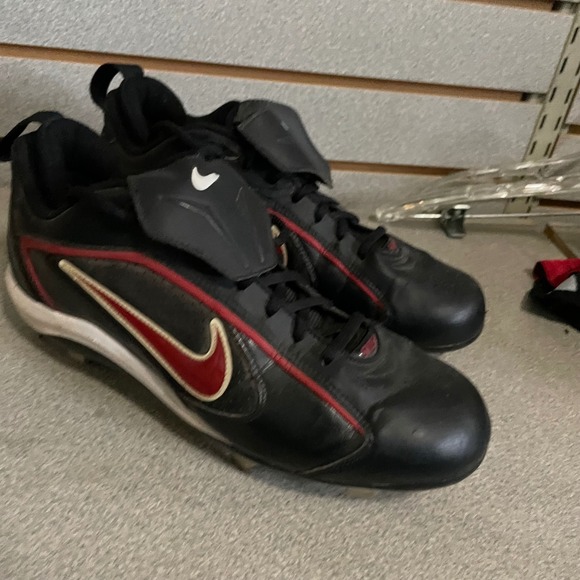 Nike BASE Black Red Leather Baseball Cleats Mens Size 9.5M Metal Spikes - Picture 1 of 7